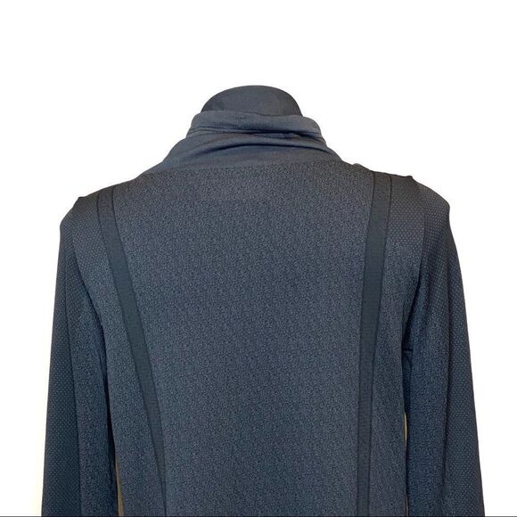 Under Armour NWOT gray theadborne seamless funnel neck heatgear top L - Picture 10 of 16